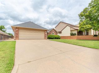 117 The Hills St, Clinton, OK 73601