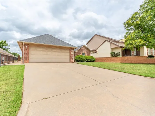 117 The Hills St, Clinton, OK 73601