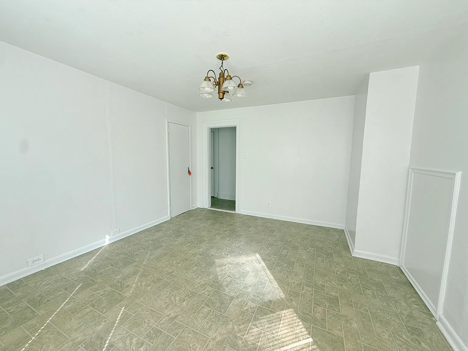 2 bed, 894 sqft, $2,200 — Photo 3