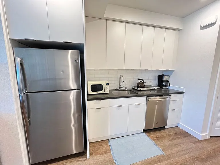 4045 Broadway — Photo 19