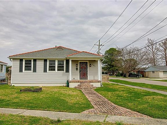 2nd image of 201 Mandarin St