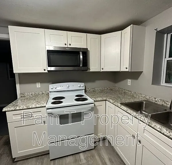 1921 Cowan Ave — Photo 4