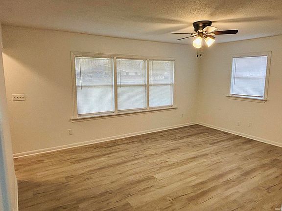4th image of 6537 Arnel Ave