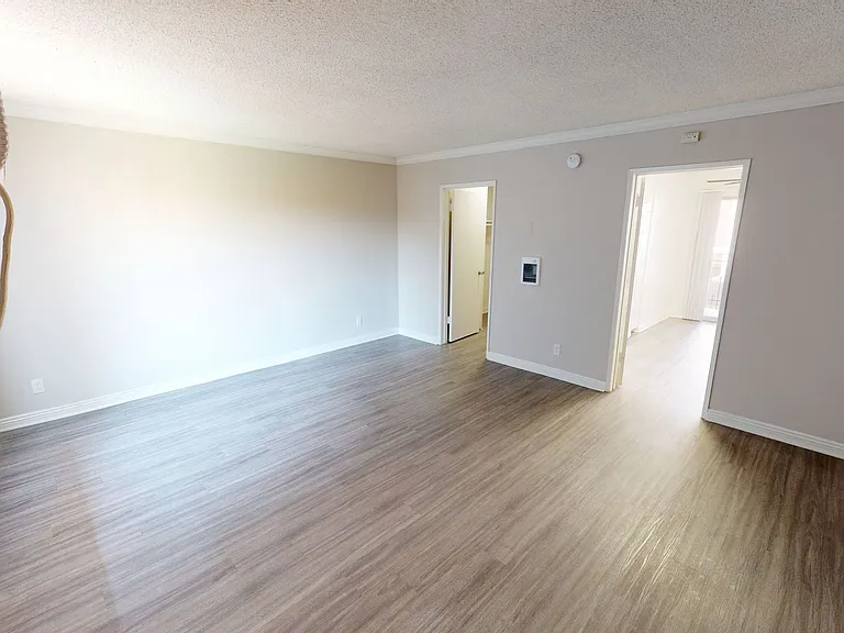 PAR - Park West Apts. — Photo 4