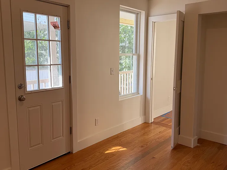 82 Marion St #10 — Photo 9