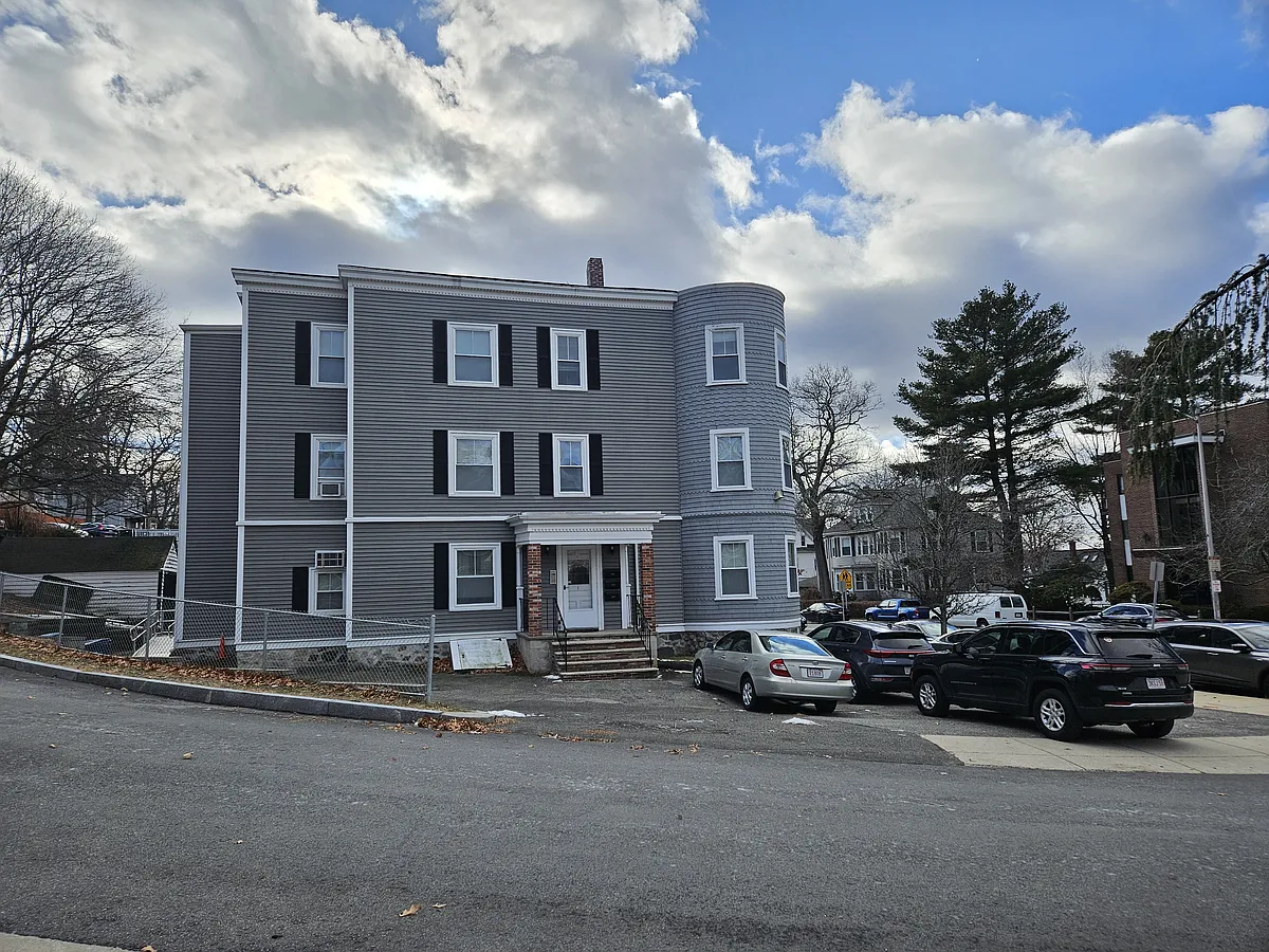 Building Photo - 977 Main St #1
