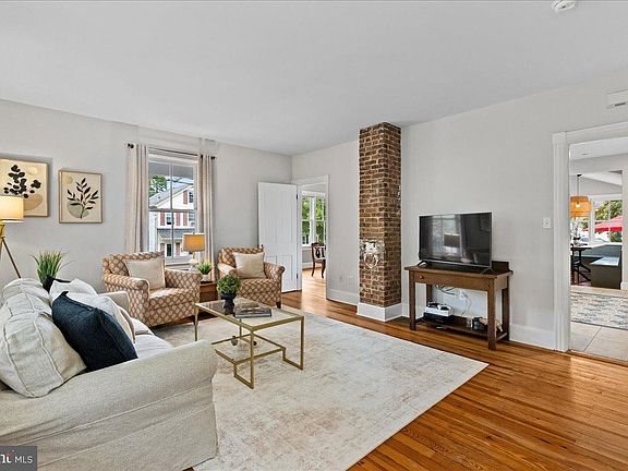 5th image of 45 Chestnut St