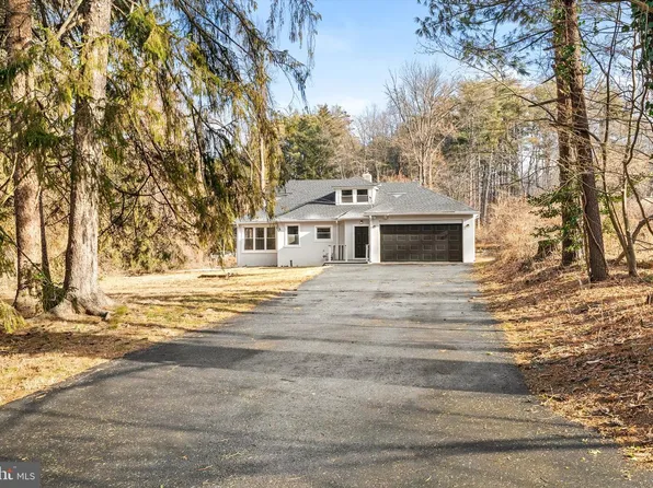 31 Montague Ave, Ewing, NJ 08628