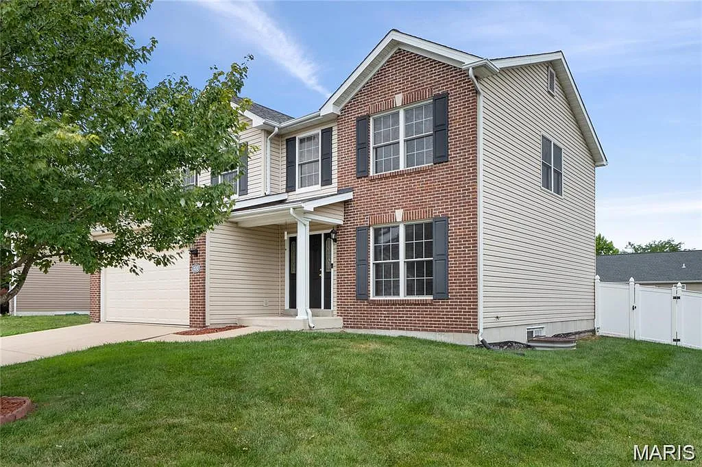 4 bed, 3.0 bath, 3300 sqft, $2,850 — Photo 2
