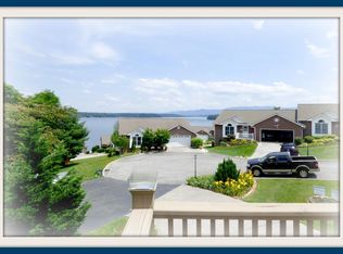 813 Radcliff Dr, Dandridge, TN 37725