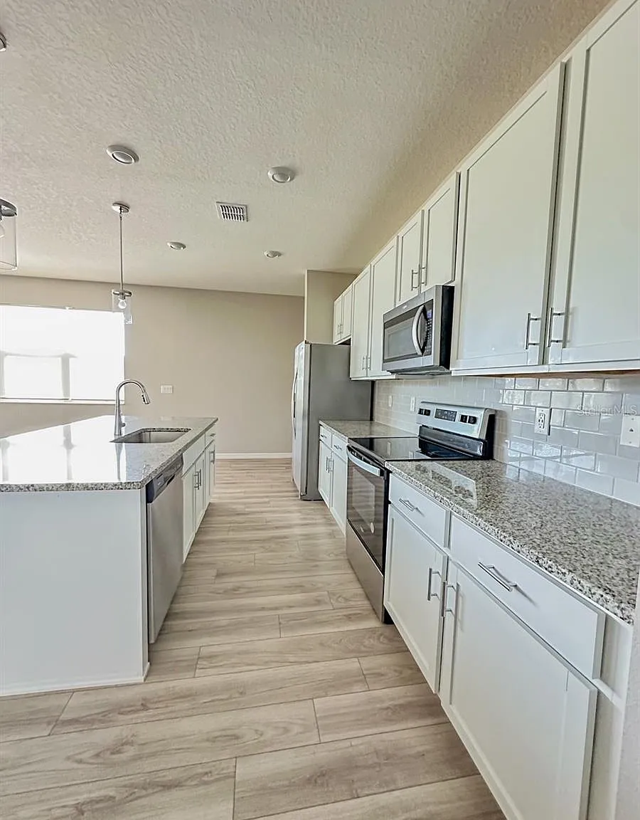 4 bed, 2.0 bath, 1675 sqft, $2,350 — Photo 4