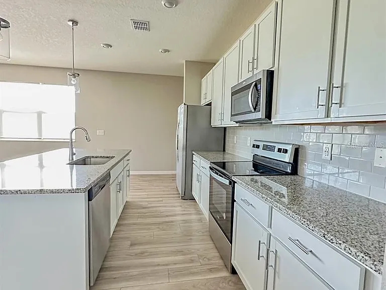 9409 Baraboo Way — Photo 4