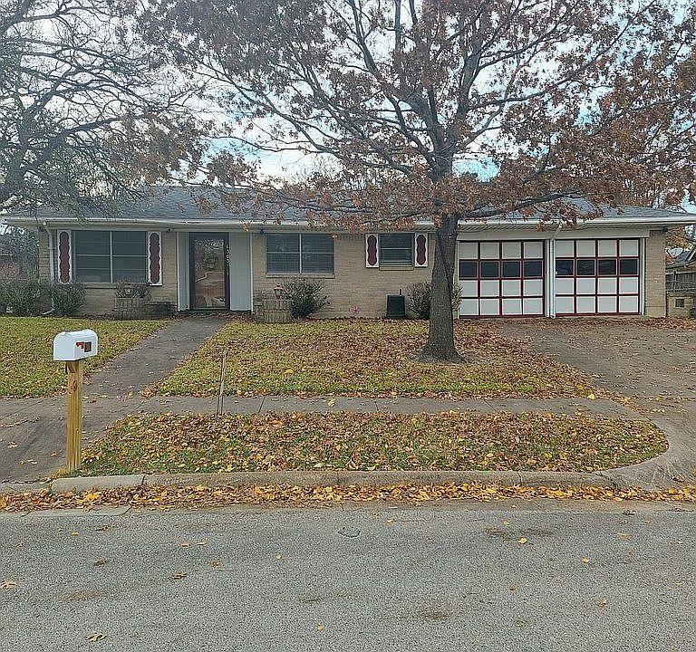 1st image of 1303 Crestridge St