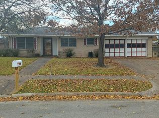 1303 Crestridge St, Ennis, TX 75119