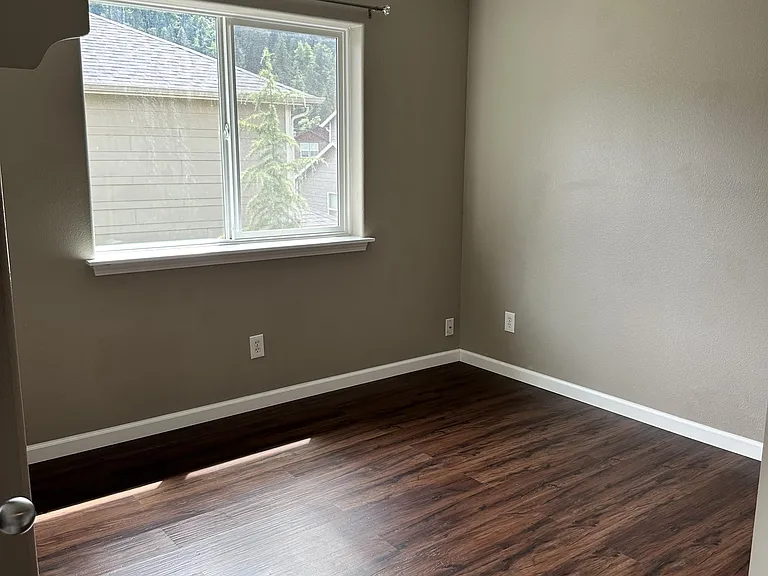 227 Pioneer Dr — Photo 19