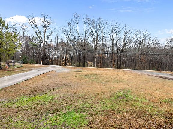 5th image of 202 Lynn Rd