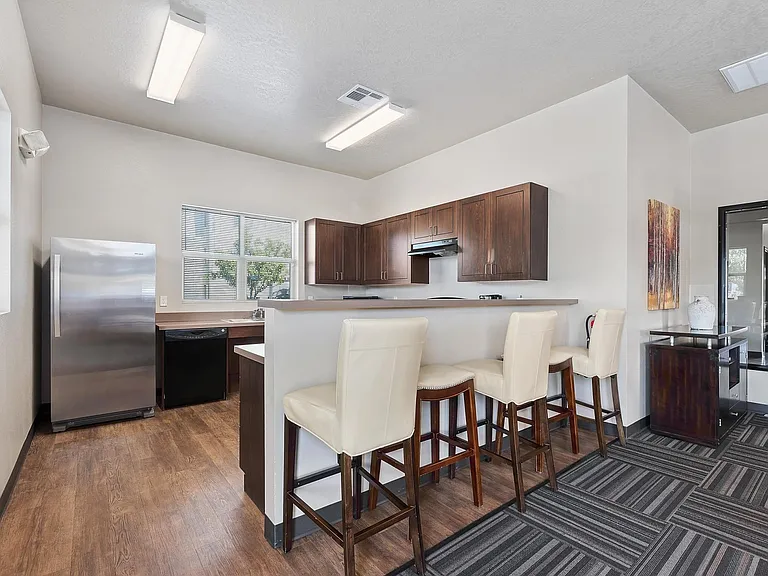 Aspen Creek Apartments — Photo 2