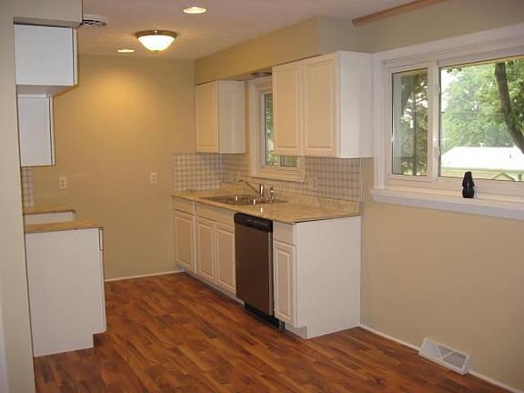 4th image of 1064 Sheridan Dr