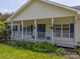 68 Cedarview Ln, Saluda, NC 28773