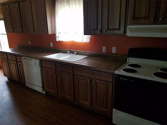 4th image of 55 Jim Daniels Ln
