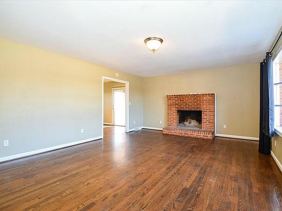 4th image of 1214 Syracuse Ave NW