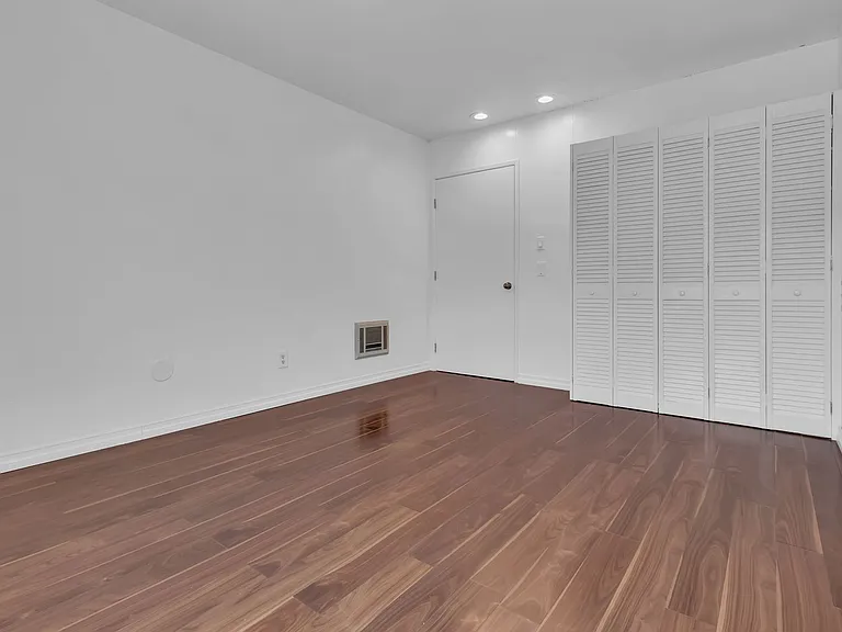 1040 W Macarthur Blvd #48 — Photo 12