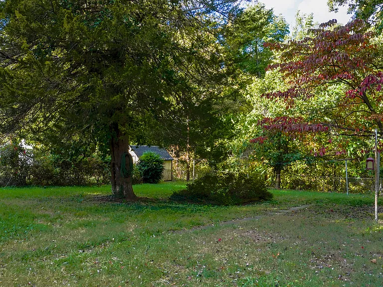 1710 Glenview Rd — Photo 17