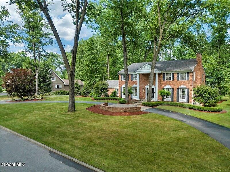 4th image of 30 Longwood Drive