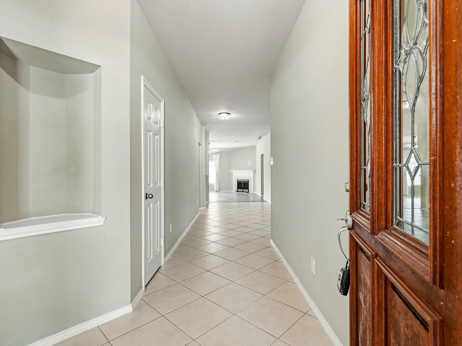 4 bed, 2.0 bath, 2118 sqft, $2,650 — Photo 4
