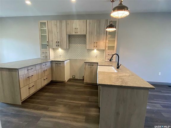 5th image of 300 2nd Ave E #B
