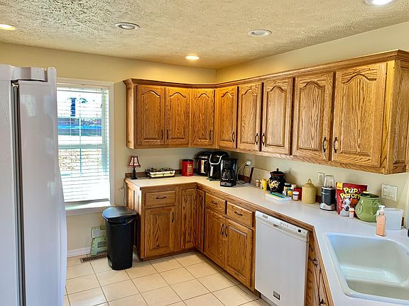 3rd image of 5517 Sand Flat Rd