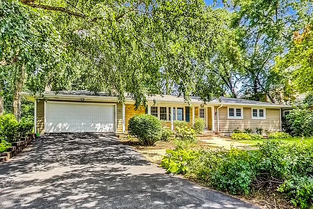 3 bed, 2339 sqft, $4,200 — Photo 1