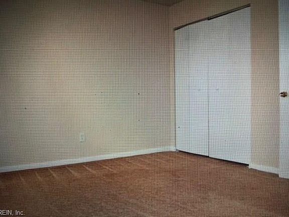 3rd image of 2621 Elliott Ave