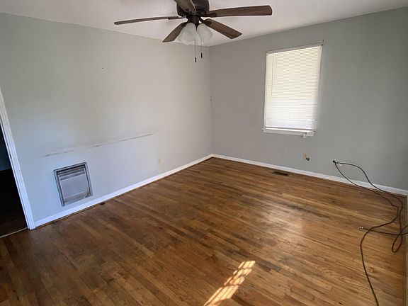 3rd image of 306 Pinewood Ave