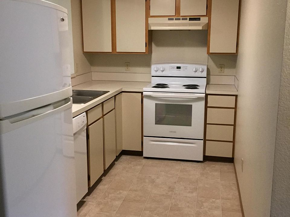 1st image of 1105 Creekwood Ct SE APT D