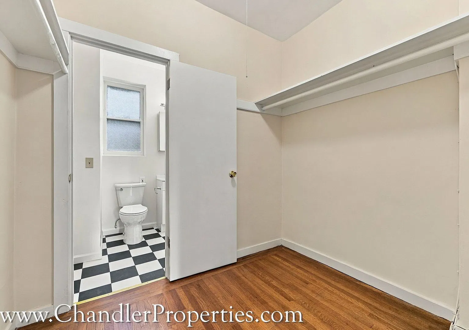 1850 Clay Street Apartments — Photo 2