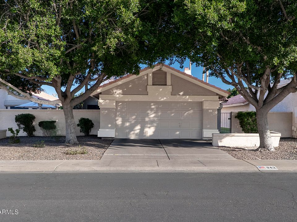 1st image of 942 W BARBADOS Drive