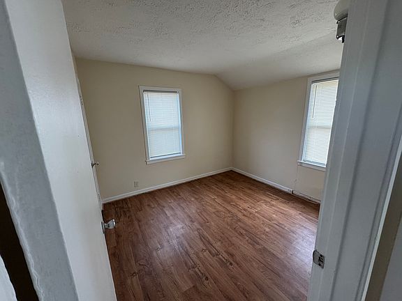 2nd image of 320 S Kenmore Dr