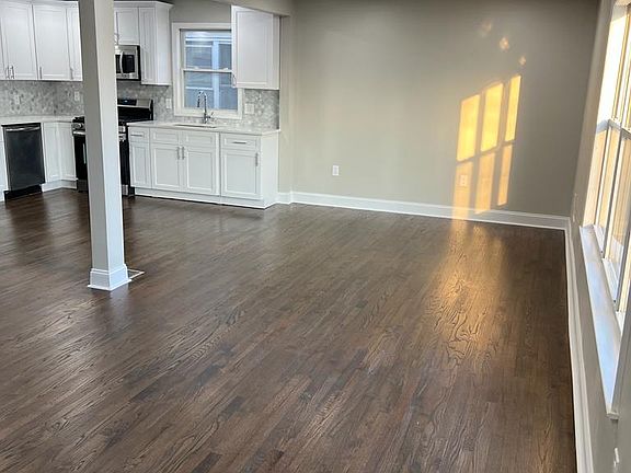 2nd image of 1547 Summit Ave #1