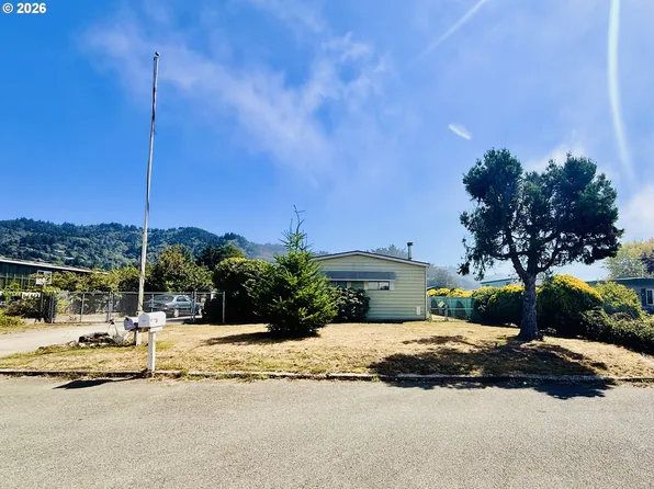 15965 Bayview Dr, Brookings, OR 97415