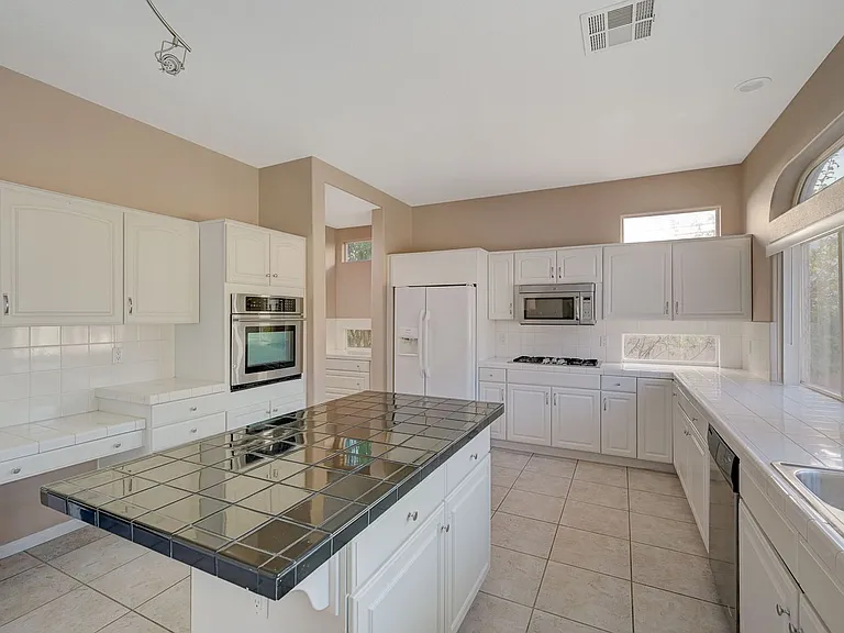 1934 Grey Eagle St — Photo 16