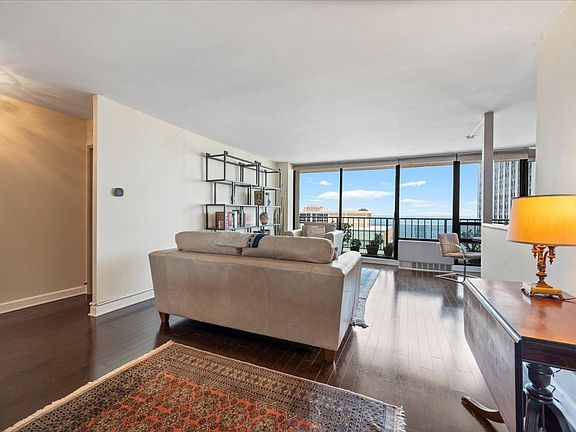 3rd image of 3150 N Sheridan Rd APT 27B