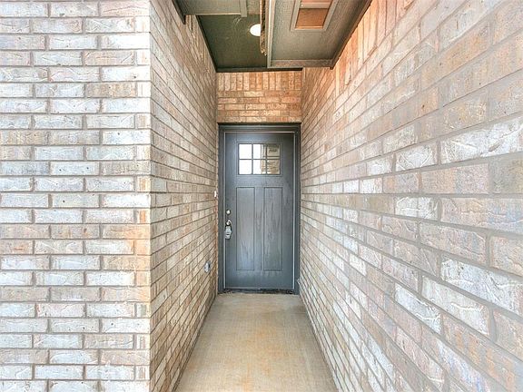 4th image of 100 Windsor Way