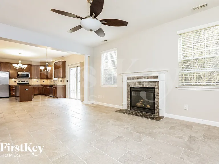63 Sugarfield Ln — Photo 2