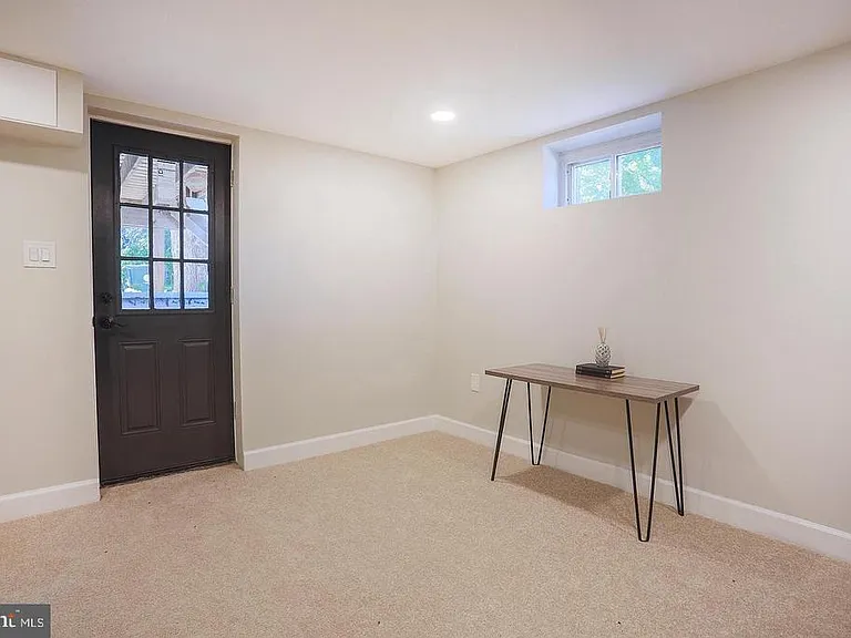 8511 Potomac Ave — Photo 22
