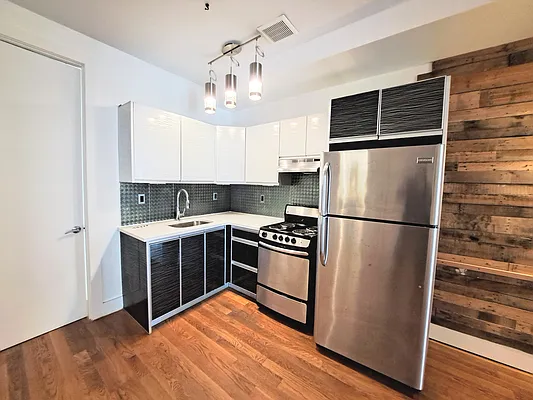 Rented by Friedman Mayer, LREB | media 17