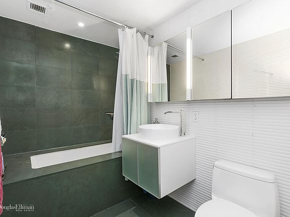 5th image of 421 E 13th St #3B