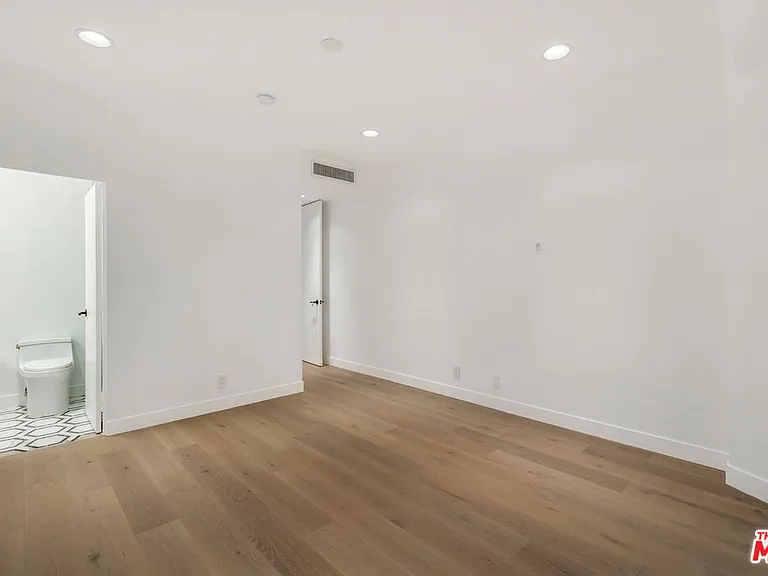 515 Ocean Ave #402S — Photo 46