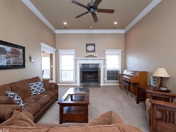 3rd image of 4061 Hermitage Dr