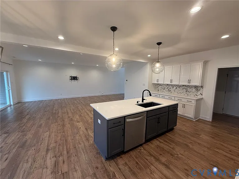 7048 Dunton Rd — Photo 13